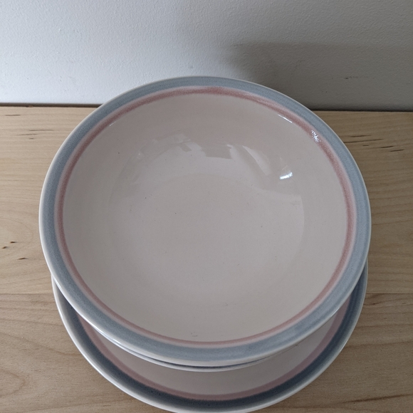 Aura Pink Pfaltzgraff soup bowls and one salad plate - Picture 11 of 12